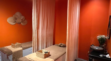 Cozy massage room at Tê Spa in Đà Nẵng, Đà Nẵng, VN with warm decor and relaxing ambiance.