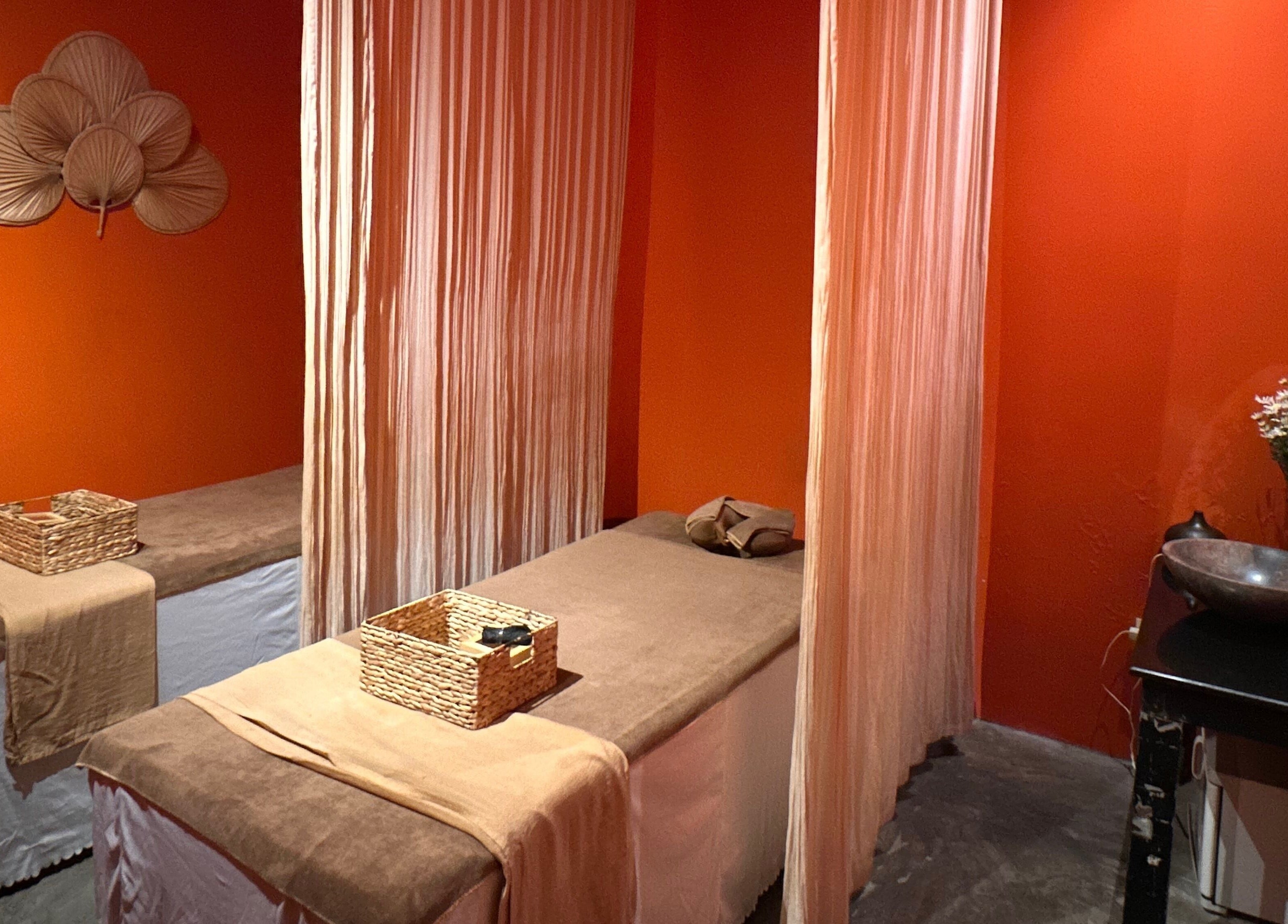 Serene massage room at Tê Spa with soft lighting and calming decor in Đà Nẵng, Đà Nẵng, VN.