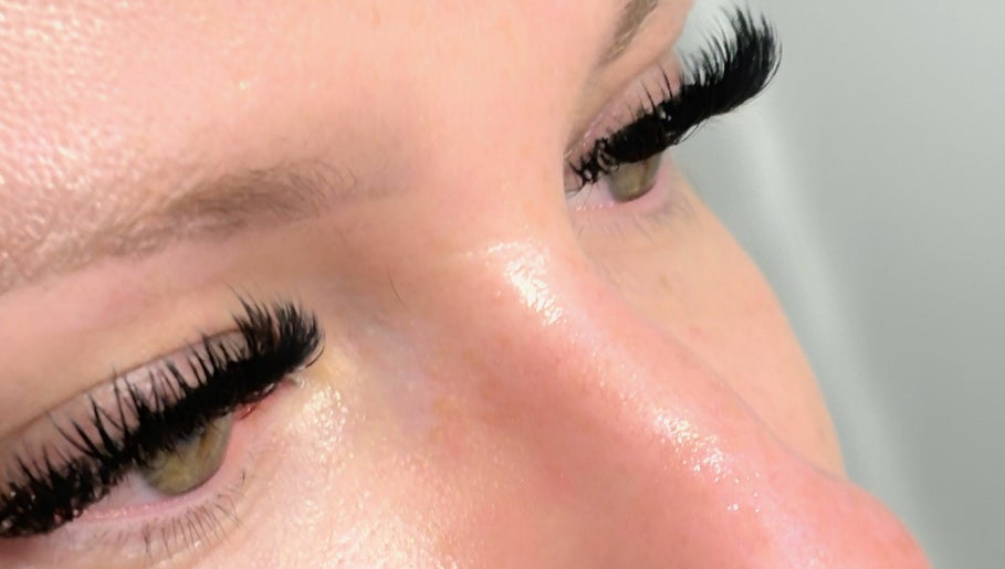 Lucyna Lashes صورة 1