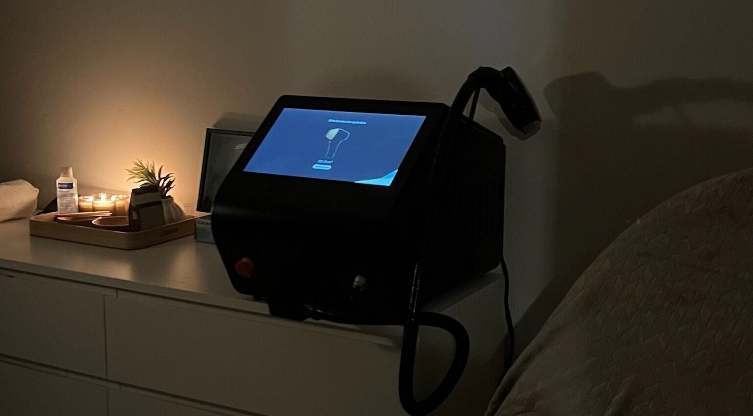 Machine laser My laser Bordeaux, Le Haillan, Nouvelle-Aquitaine, FR. Ambiance spa avec bougies allumées.