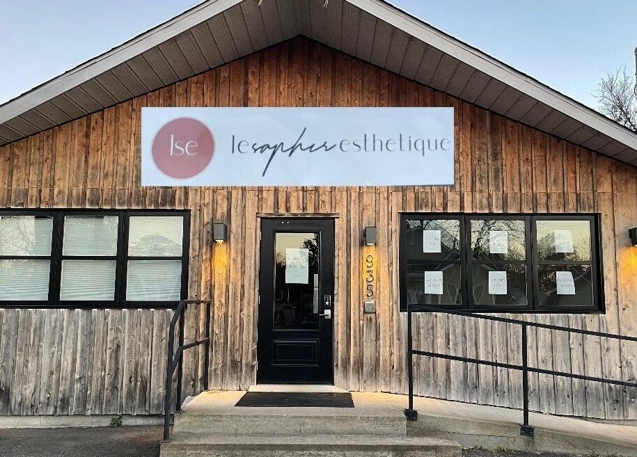 Front view of Le Saphir Esthetique, a beauty venue in L’Orignal, Ontario, CA with a rustic exterior.