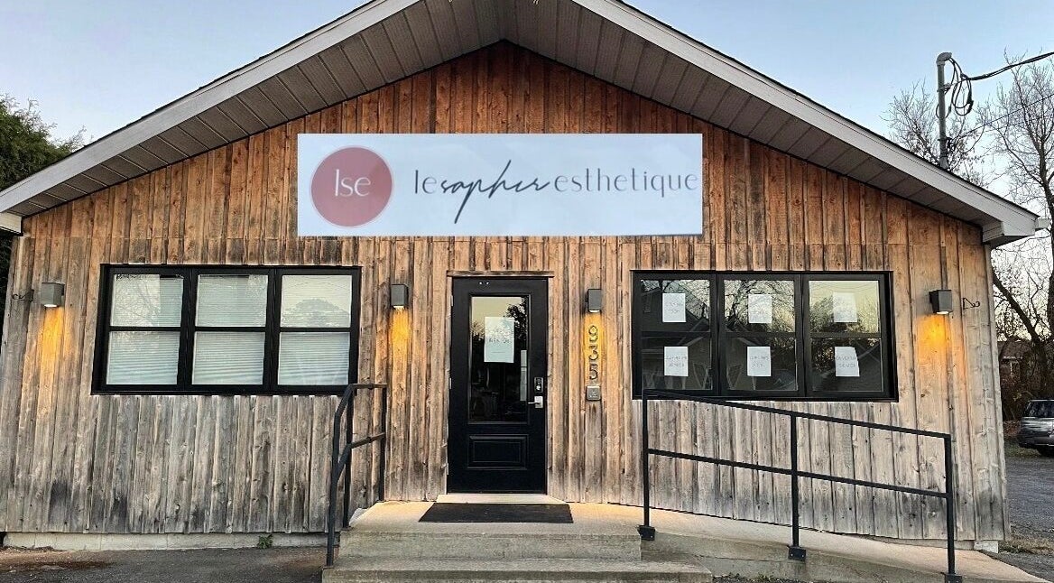 Front view of Le Saphir Esthetique, a beauty venue in L’Orignal, Ontario, CA with a rustic exterior.