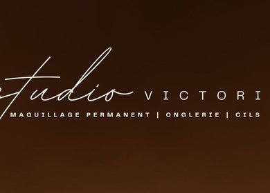 Logo élégant de Studio Victoria à Crolles, Auvergne-Rhône-Alpes, FR. Spécialisation en maquillage permanent.