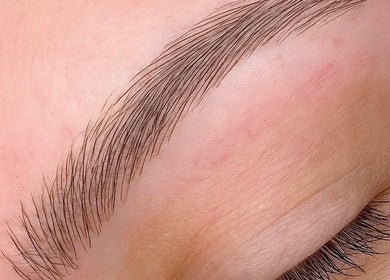 Sourcil soigné à Studio Victoria, Crolles, Auvergne-rhône-alpes, FR.