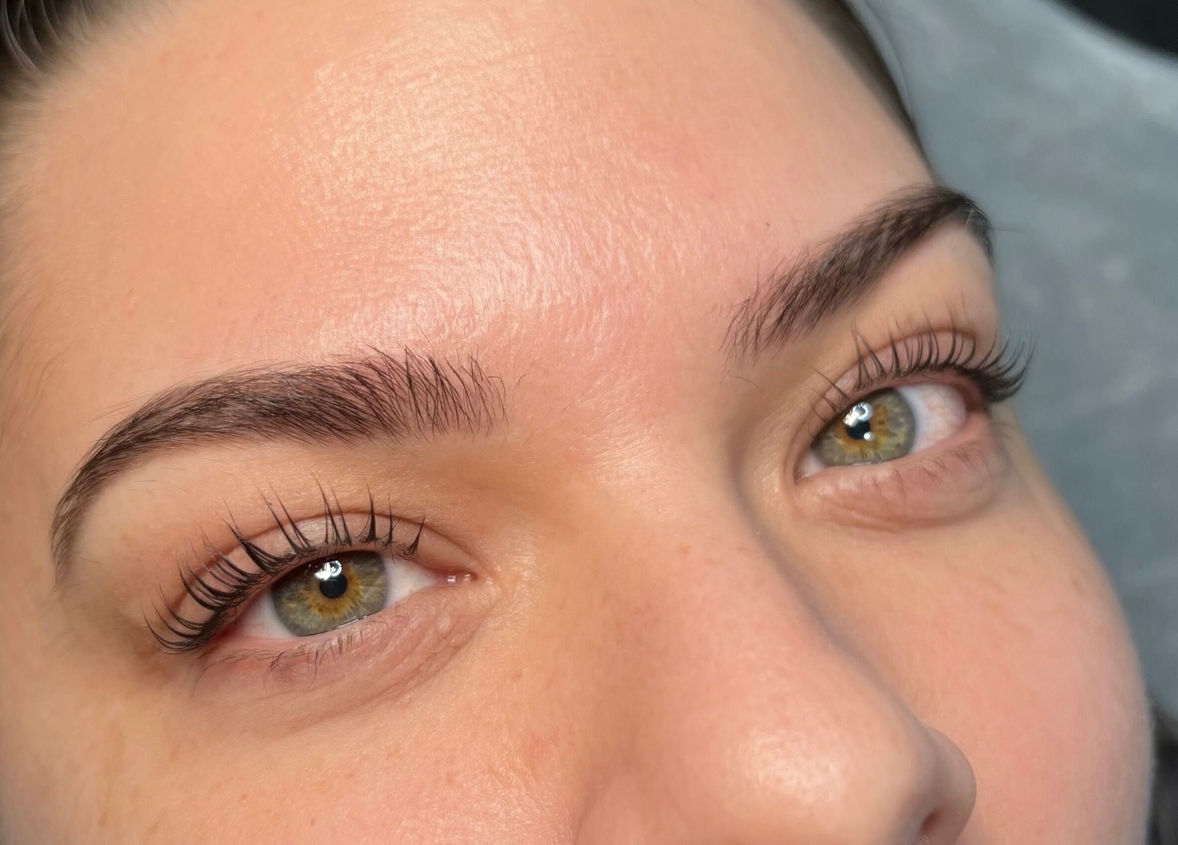 Sublime cils et sourcils à Studio SG, Longueuil, Québec, CA.