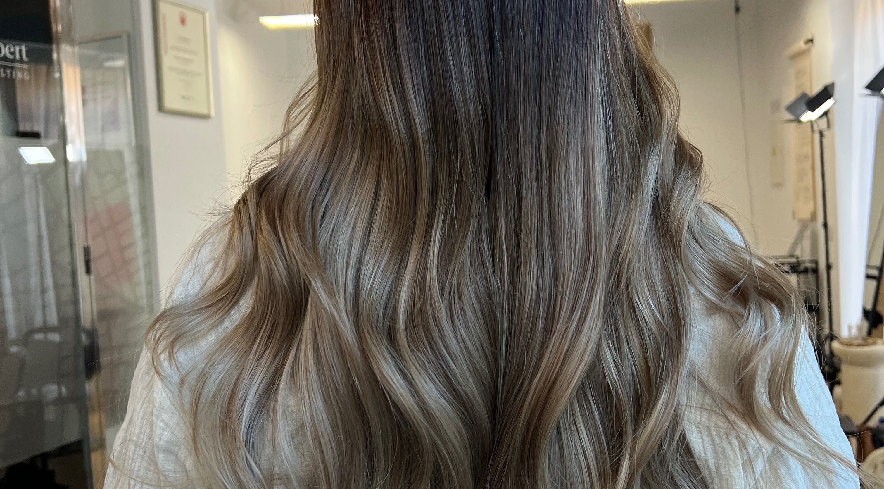 Stylish wavy hair at LEA The Hair Loft Palma, Palma, Illes Balears, ES.