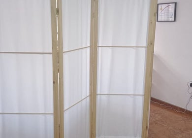 Divisores de privacidad en Quin Cosmética y Spa en Soacha, Cundinamarca, CO, creando un ambiente tranquilo.