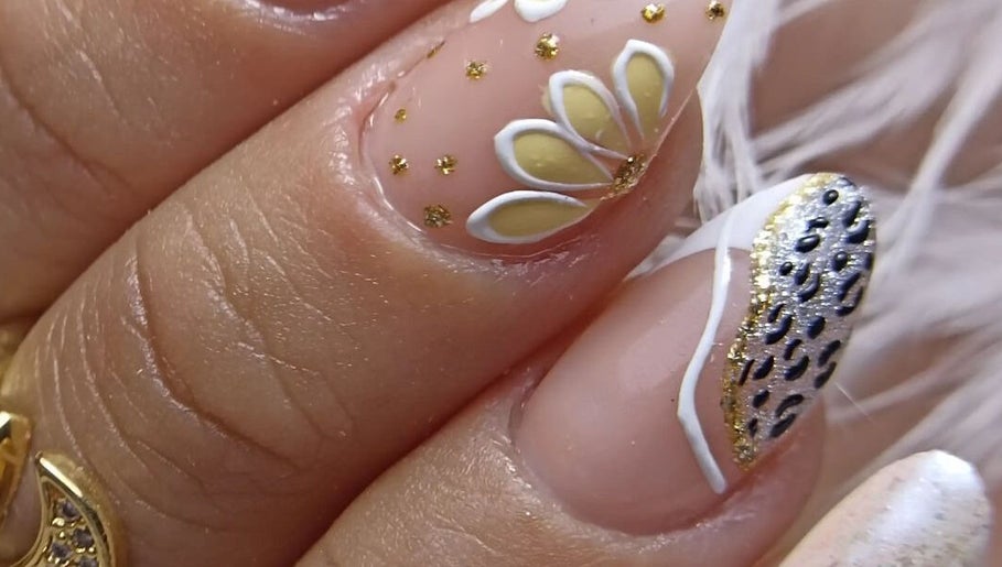 Εικόνα Glamurosas Nails studio 1