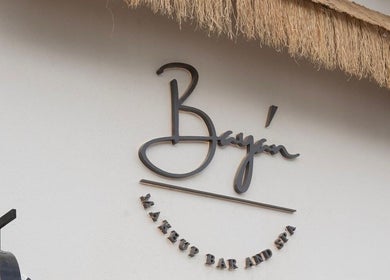 لوحة عصرية بها شعار Bayan Makeup Bar & Spa في الرياض, منطقة الرياض, SA.