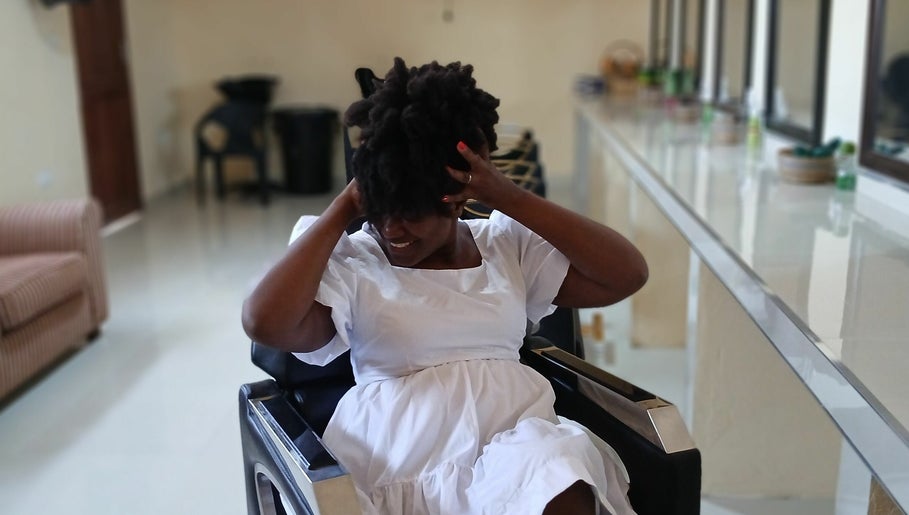 Kinky Coils | Natural hair Salon & Barbershop image 1