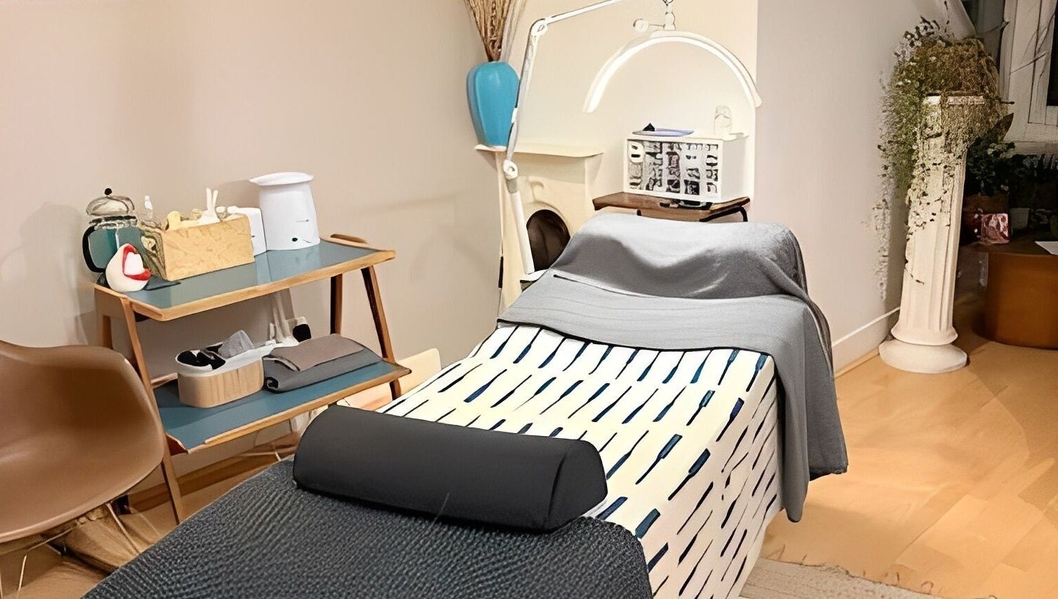 Relaxing treatment room at Kanti Studio in Colwick, England, GB with massage table and decor.