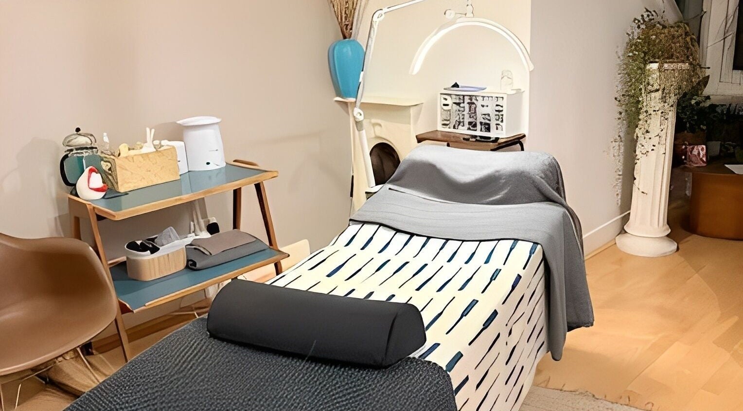 Relaxing treatment room at Kanti Studio in Colwick, England, GB with massage table and decor.