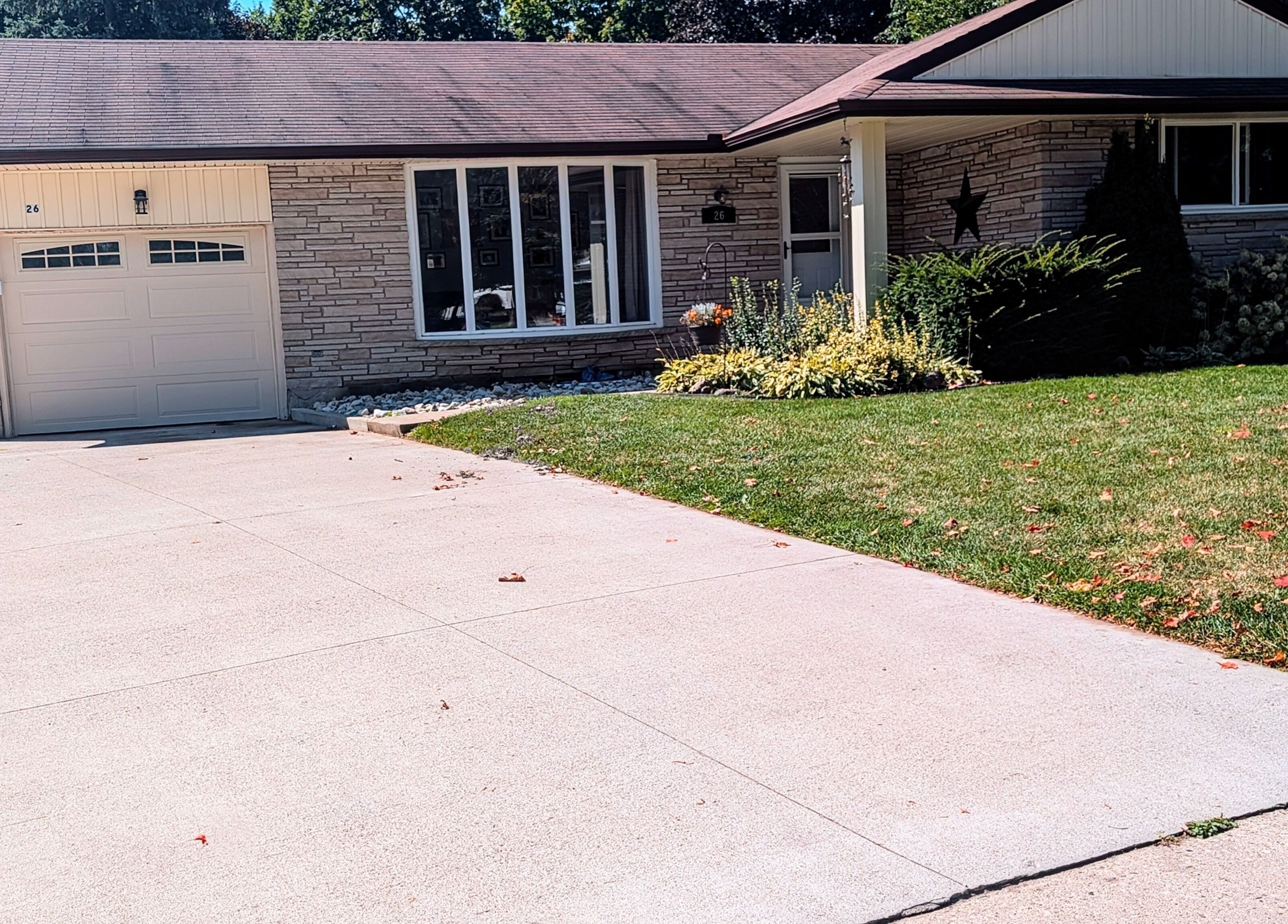 Front view of Shawna Stemmler RMT venue in Kitchener, Ontario, CA. Well-maintained entrance and garden.