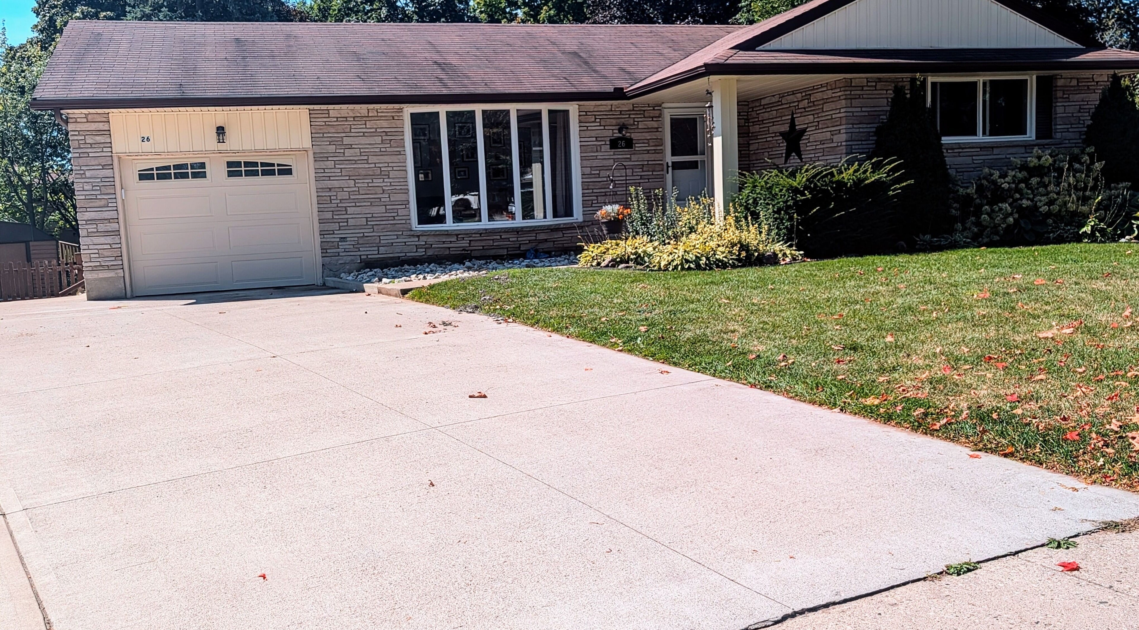 Front view of Shawna Stemmler RMT venue in Kitchener, Ontario, CA. Well-maintained entrance and garden.