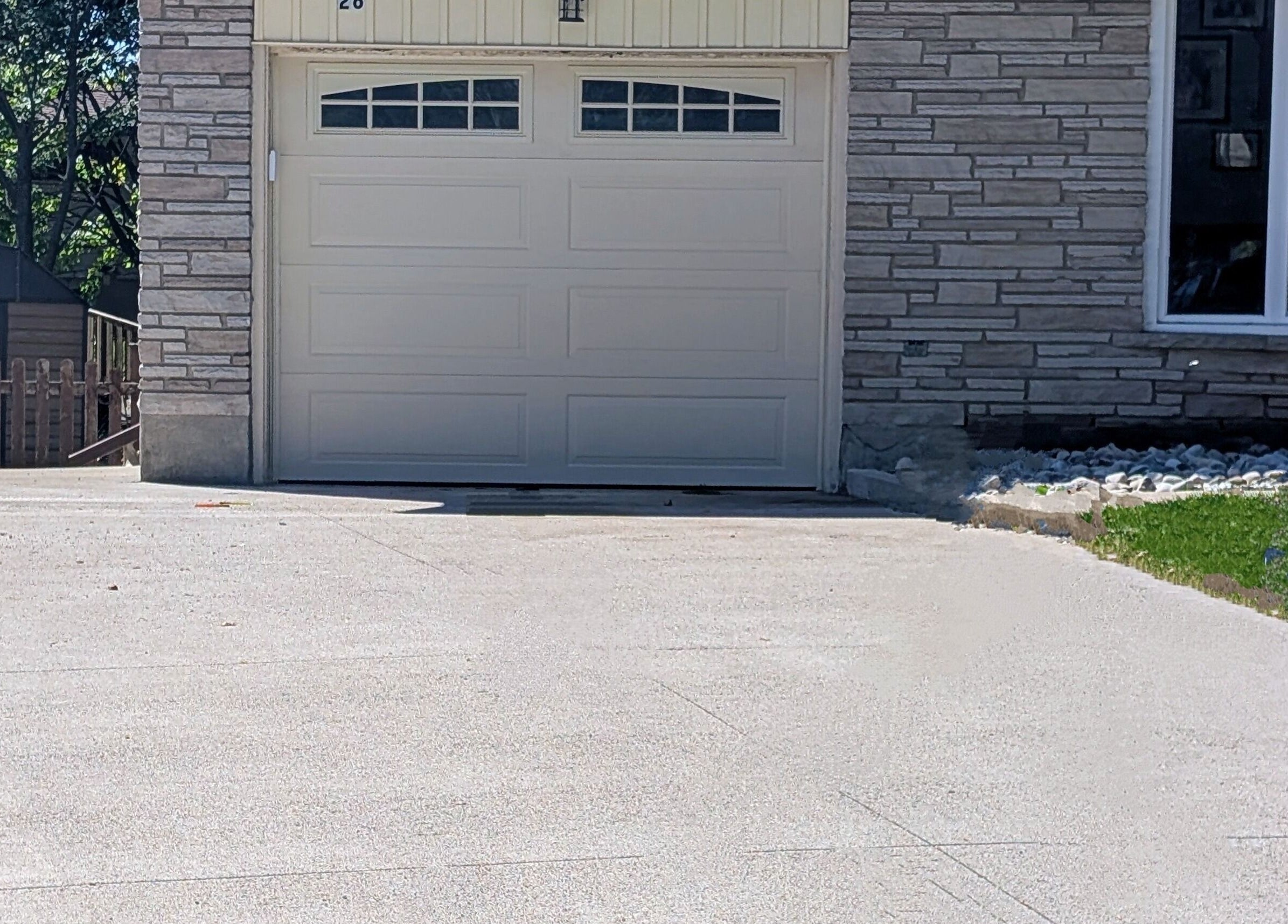 Front view of Shawna Stemmler RMT's venue in Kitchener, Ontario, CA with a clean driveway.