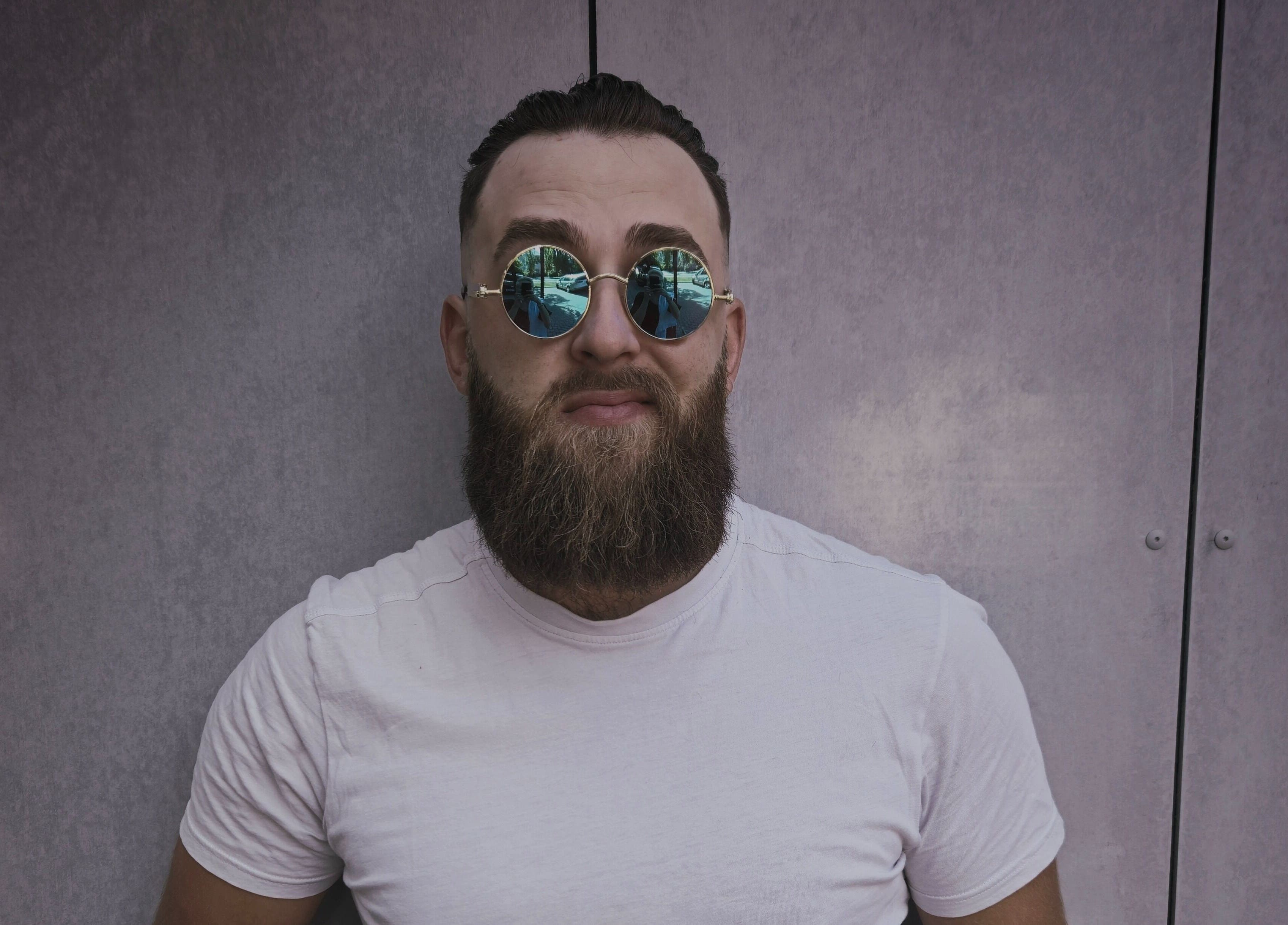 Man with sunglasses and beard at LapsaBarber\M.Nometņu iela 45A, Rīga, LV, showcasing modern style.