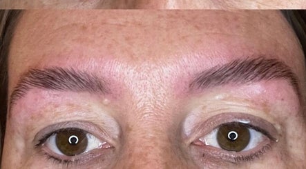 Perfectly shaped eyebrows at Wax Worx by Carly, Rushden, England, GB after a detailed treatment.