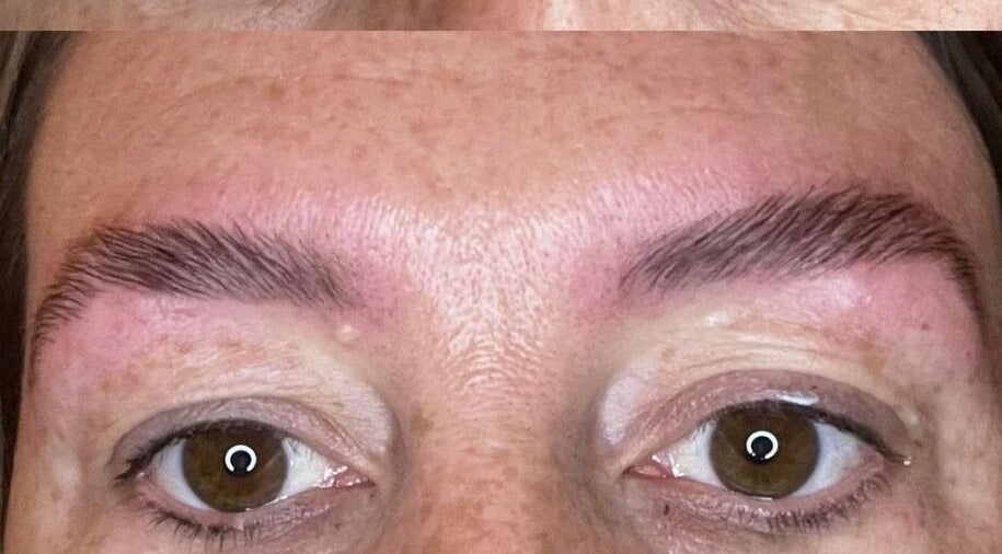 Perfectly shaped eyebrows at Wax Worx by Carly, Rushden, England, GB after a detailed treatment.