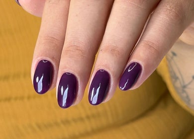 Vibrant purple nails at Ana Fernandes, Dublin, Dublin 01, IE.