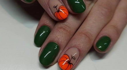 Trendy Tips Nail Salon image 3