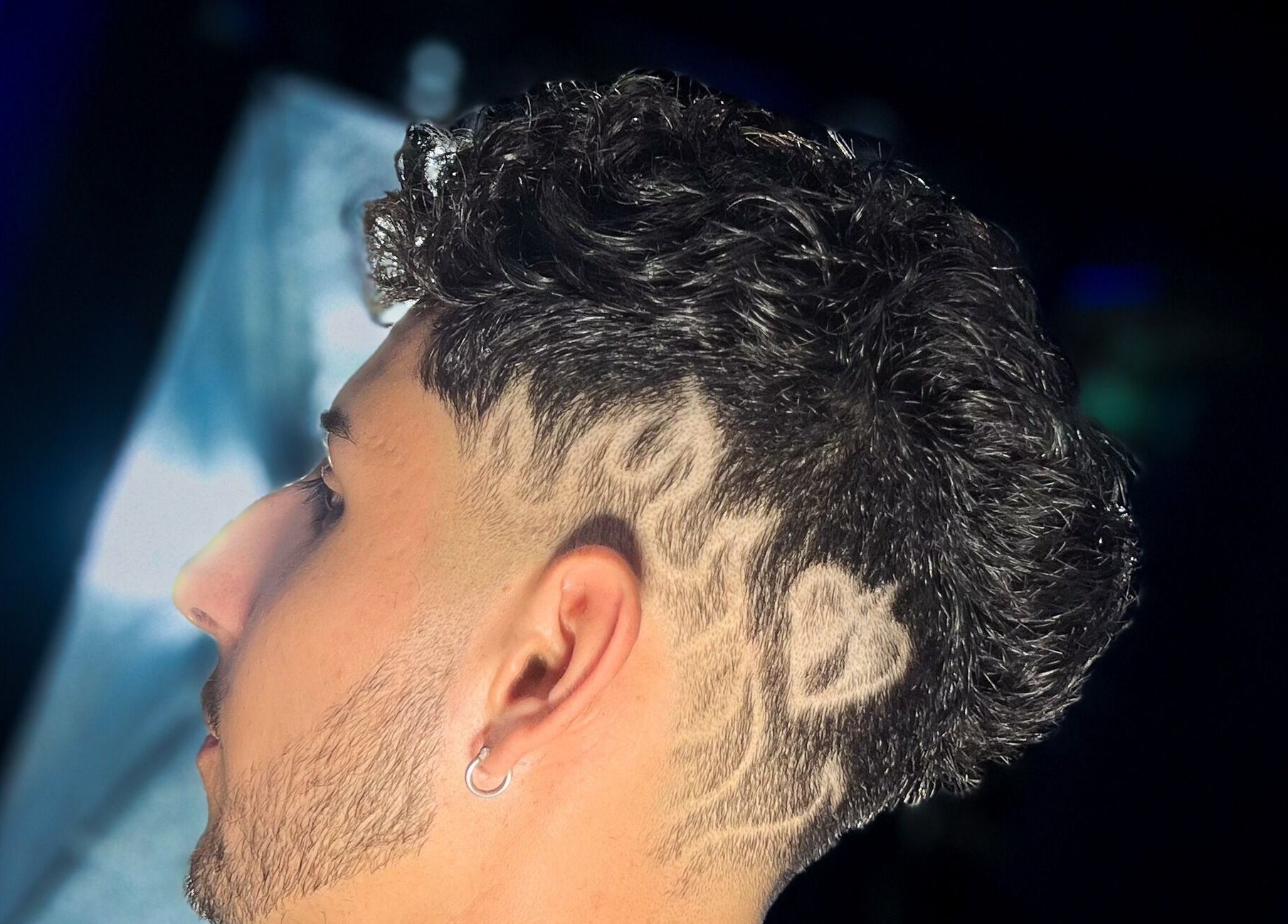 Stylish flame haircut design at Barberia Mercurio, Zapopan, Jalisco, MX showcasing expert barber skills.