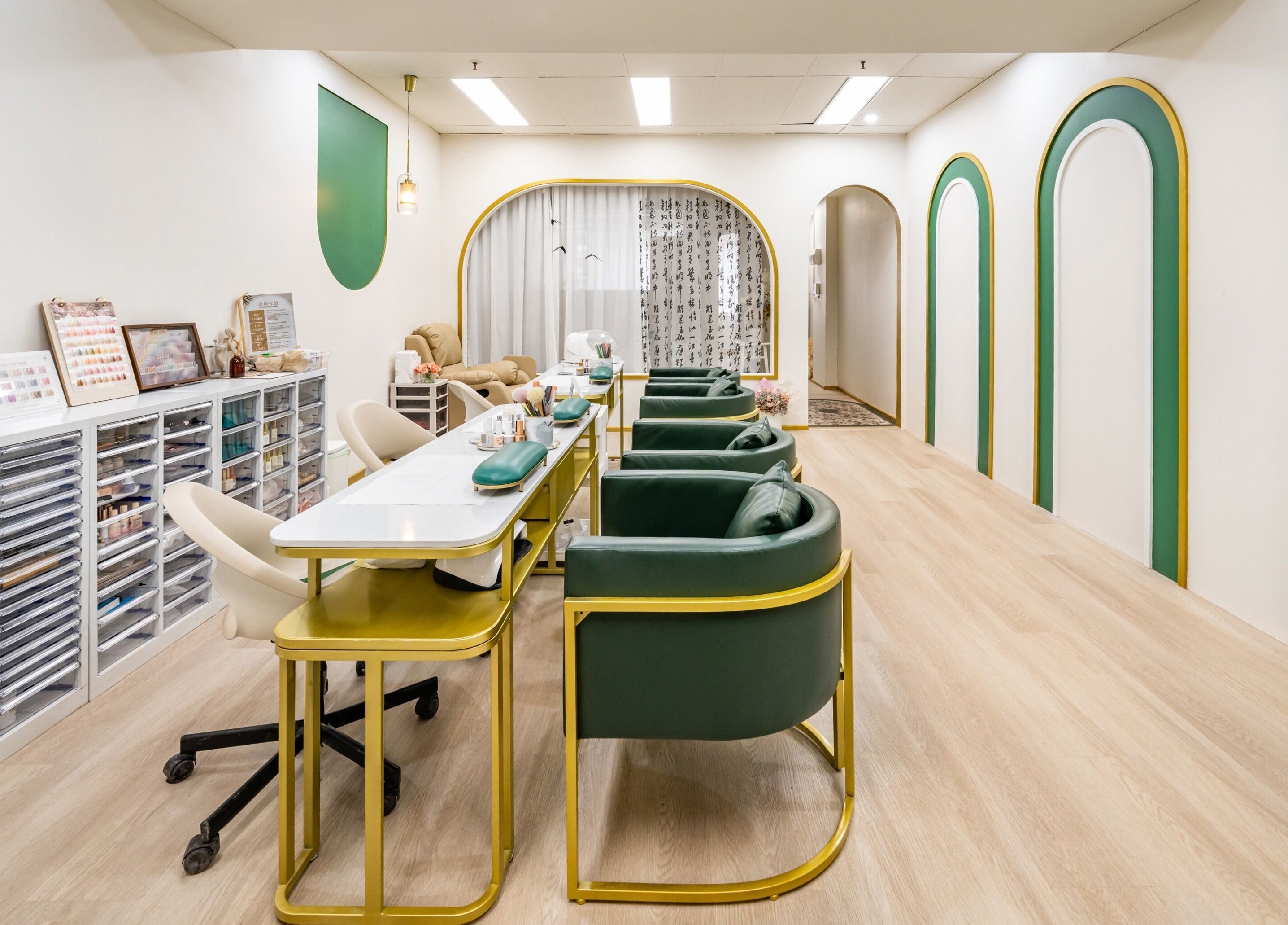 Chic, inviting interior of Supretty美学馆 in Haymarket, New South Wales, AU with elegant green accents.