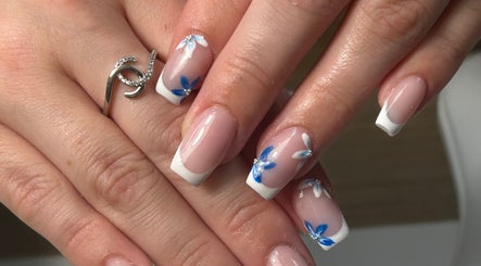 Aura Nail Studio