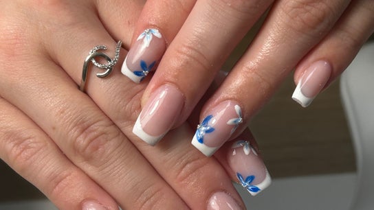 Aura Nail Studio