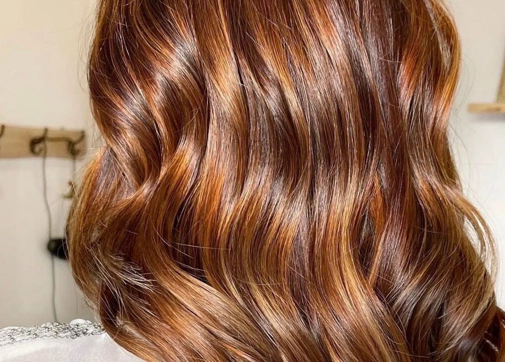 Cheveux ondulés aux reflets cuivrés à Hann Adorée, Saint-andré, Saint-benoît, RE.