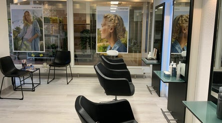 Mogadam hair salon image 2