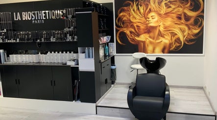 Mogadam hair salon image 3