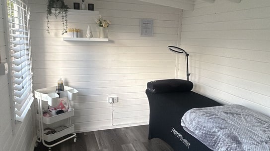 Maisy’sBeautyBarn