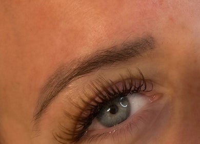 Close-up of eyelash extensions at Maisy’sBeautyBarn, Headcorn, England, GB.