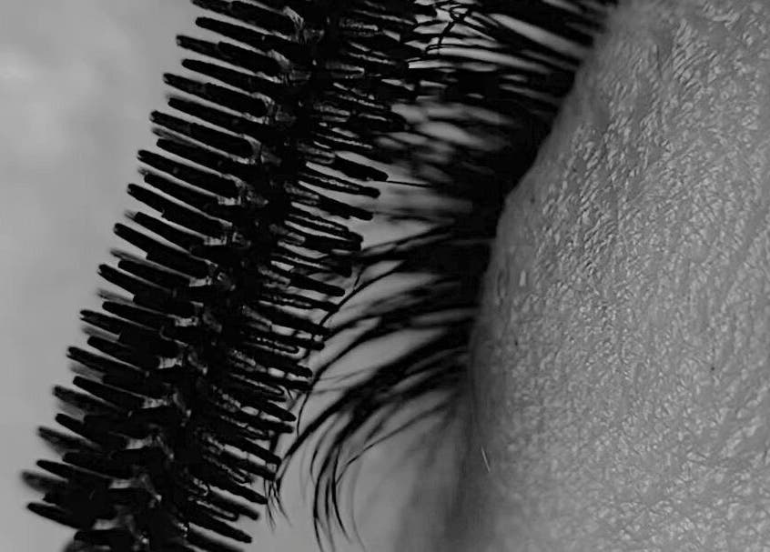 Βουρτσάκι μάσκαρα με βλεφαρίδες στο Sophistique Beauty Bar, Κιλκίς, GR.