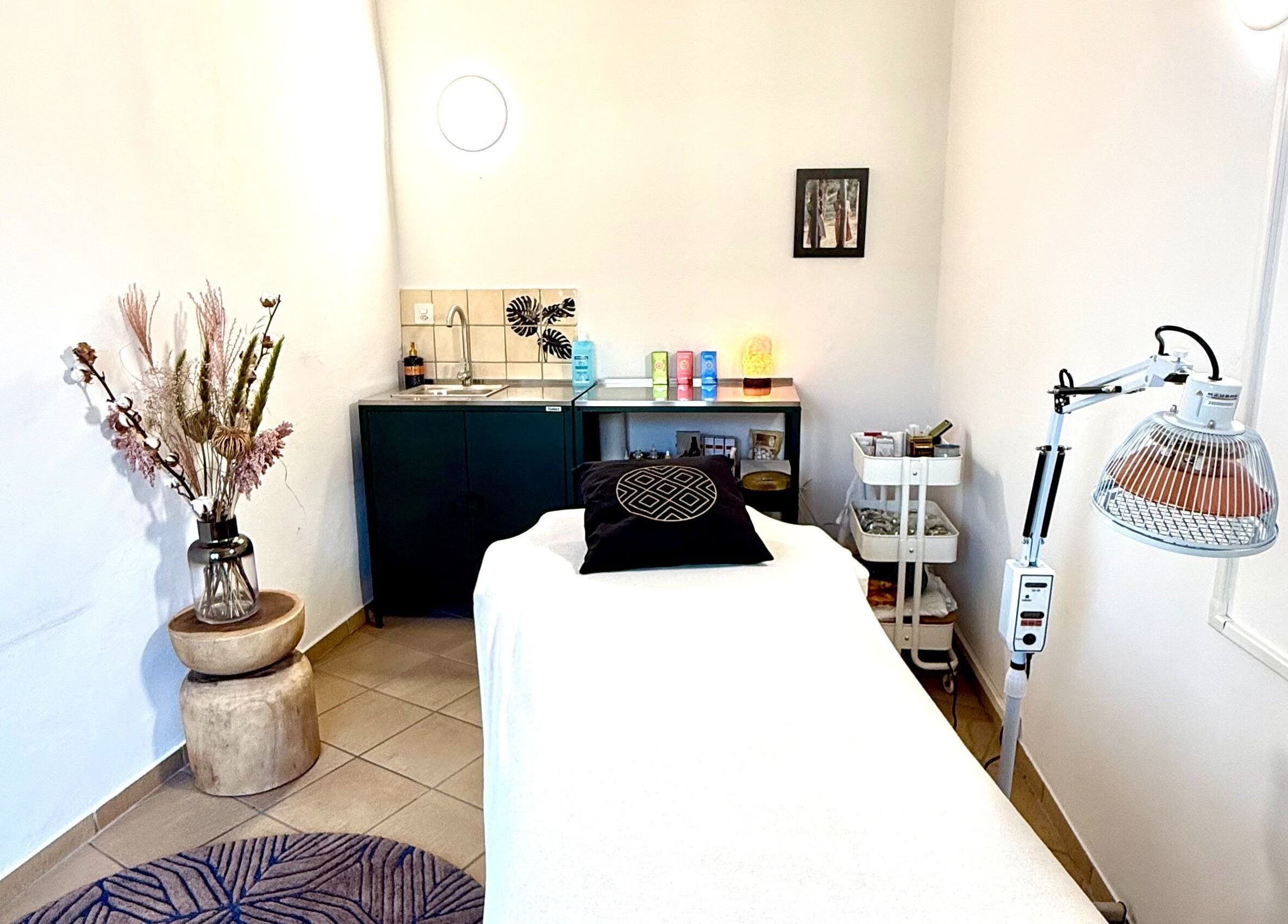 Salle de traitement relaxante chez MTC Eglantine - Médecine chinoise & santé intégrative, Morges, Vaud, CH.