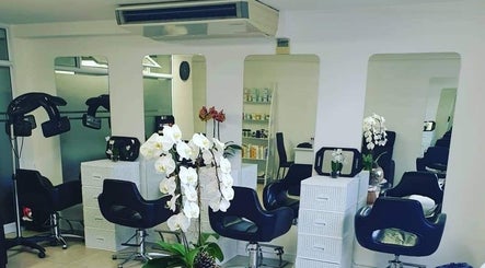 Munette Nails and Beauty