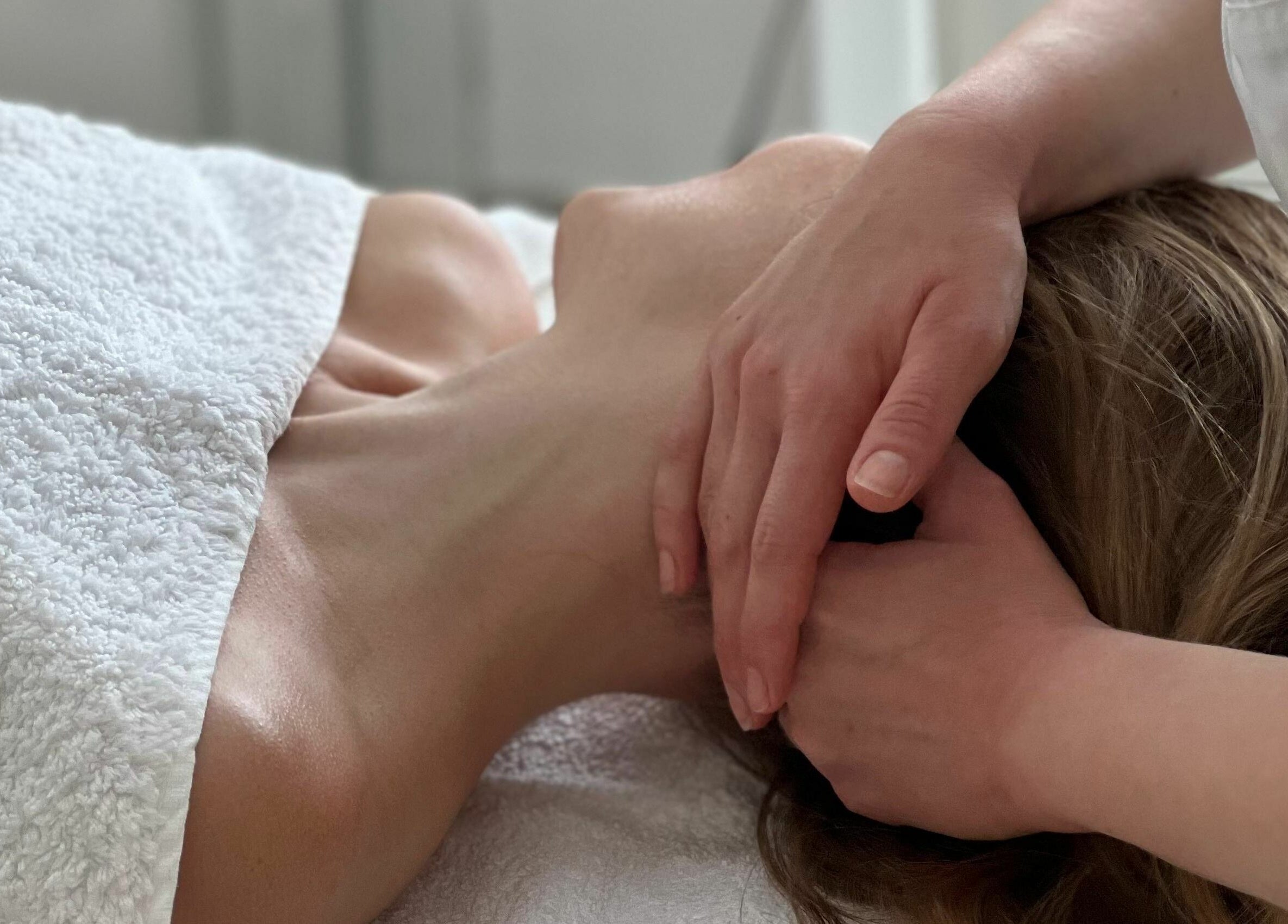 Masaža vrata u Skin Centar Zlata, Zagreb, Grad Zagreb, HR za optimalnu relaksaciju.