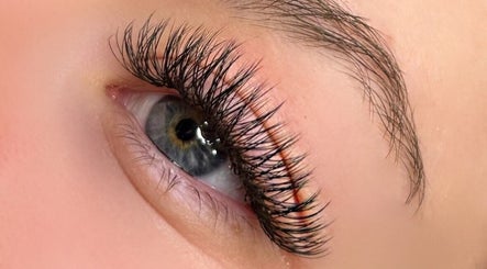 E Beauty Lash&Brow image 2