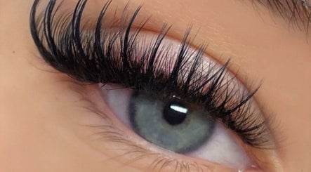 E Beauty Lash&Brow image 3