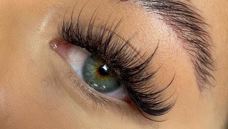 Luxe Lashes UK image 1