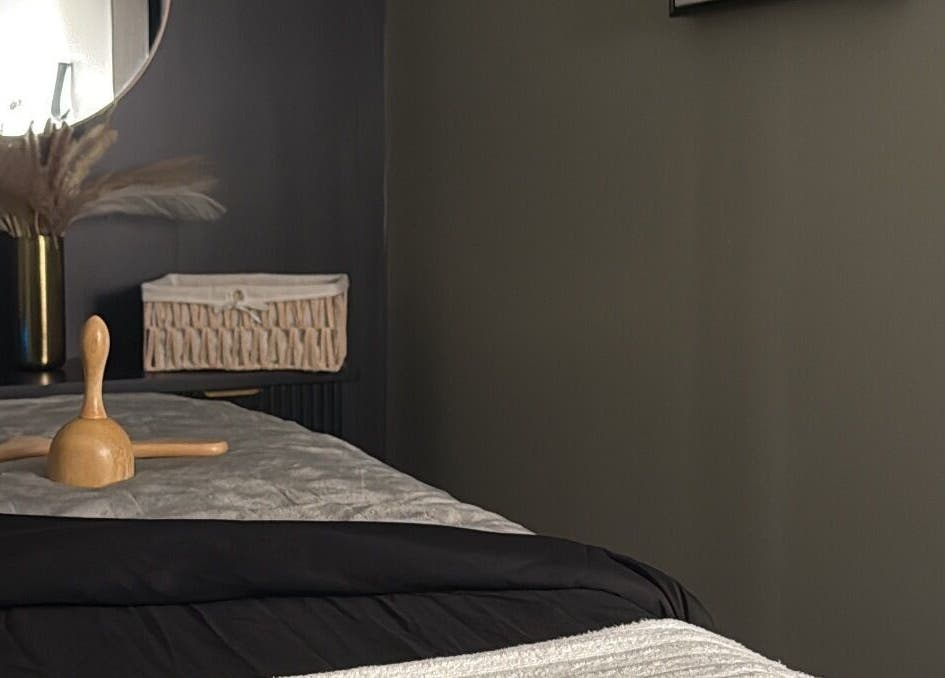 Relaxing massage room at Bonita Hub - Chicago, featuring cozy decor in Chicago, Illinois, US.