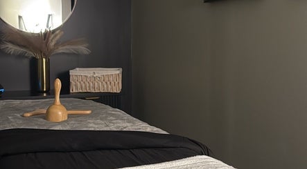 Relaxing massage room at Bonita Hub - Chicago, featuring cozy decor in Chicago, Illinois, US.