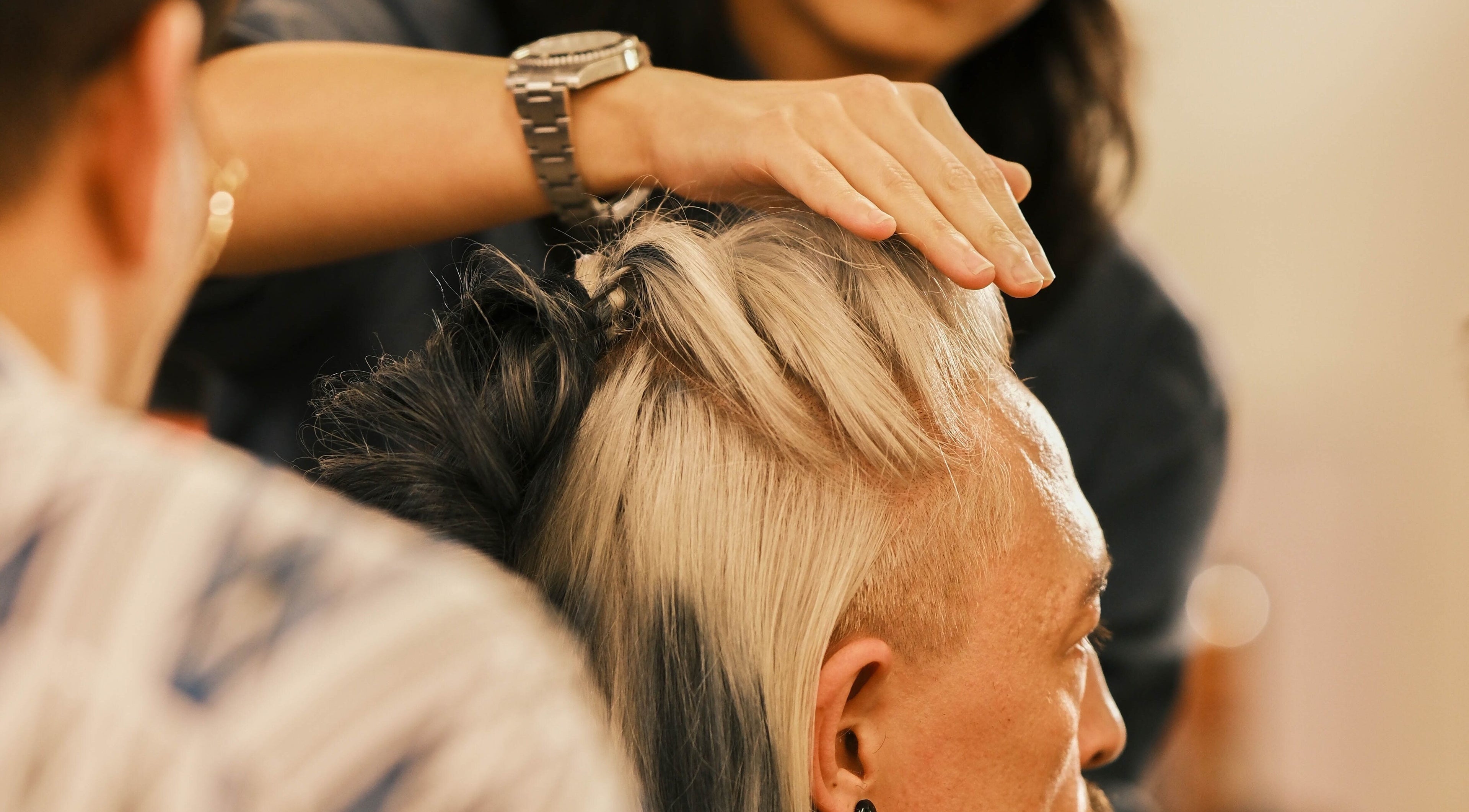 Professional hairstyling at Coffee Ng, 香港島, 香港島, HK, showcasing modern grooming techniques.