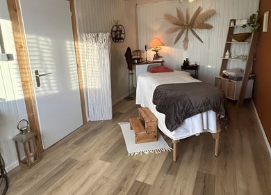 Salle de soins relaxante à Maison Roux - Beauté Santé Bien Être, Peipin, Provence-alpes-côte D'azur, FR.
