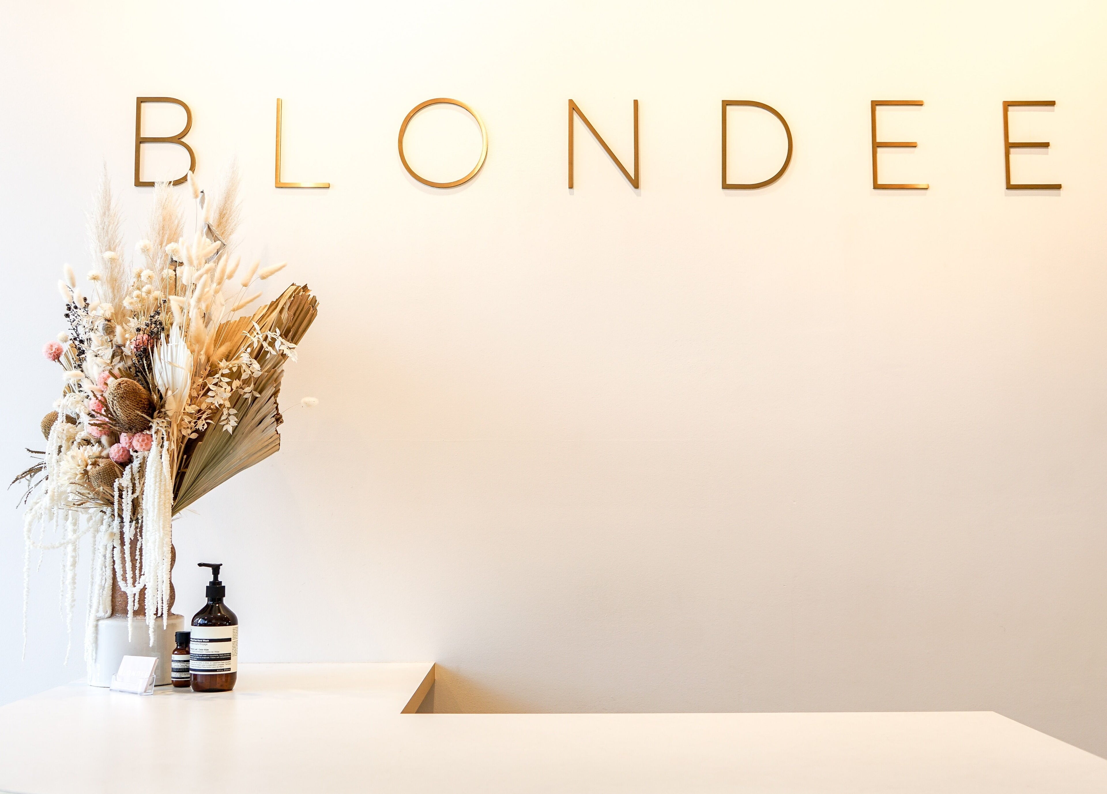 Reception with elegant floral arrangement at Blondee | Newstead, Newstead, Queensland, AU.