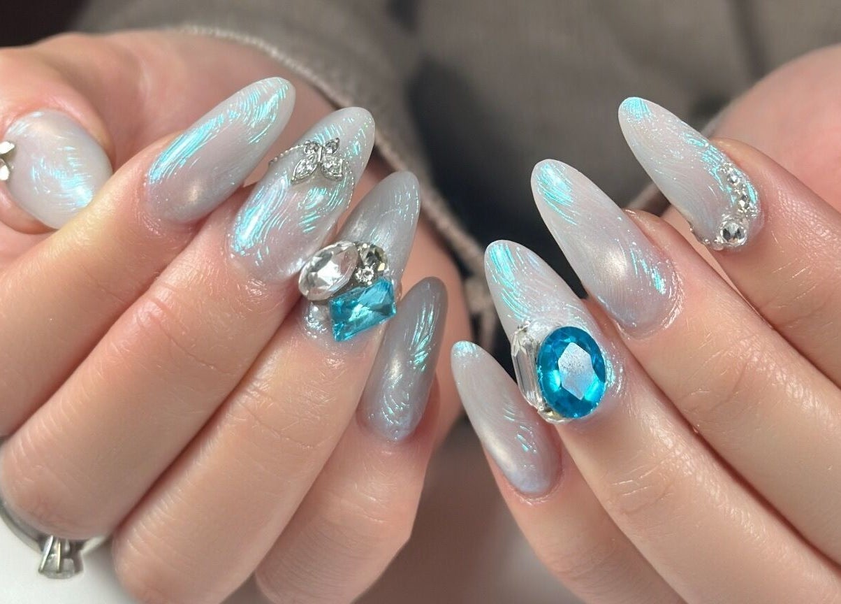 Stunning gem-adorned nails at Tipsy By Lexie, Montréal, Québec, CA offer dazzling beauty and style.