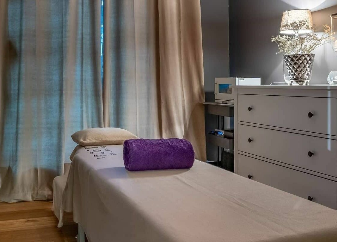 Calming massage room at Frost Salong, Pärnu, Pärnu Maakond, EE with soft lighting and cozy ambience.