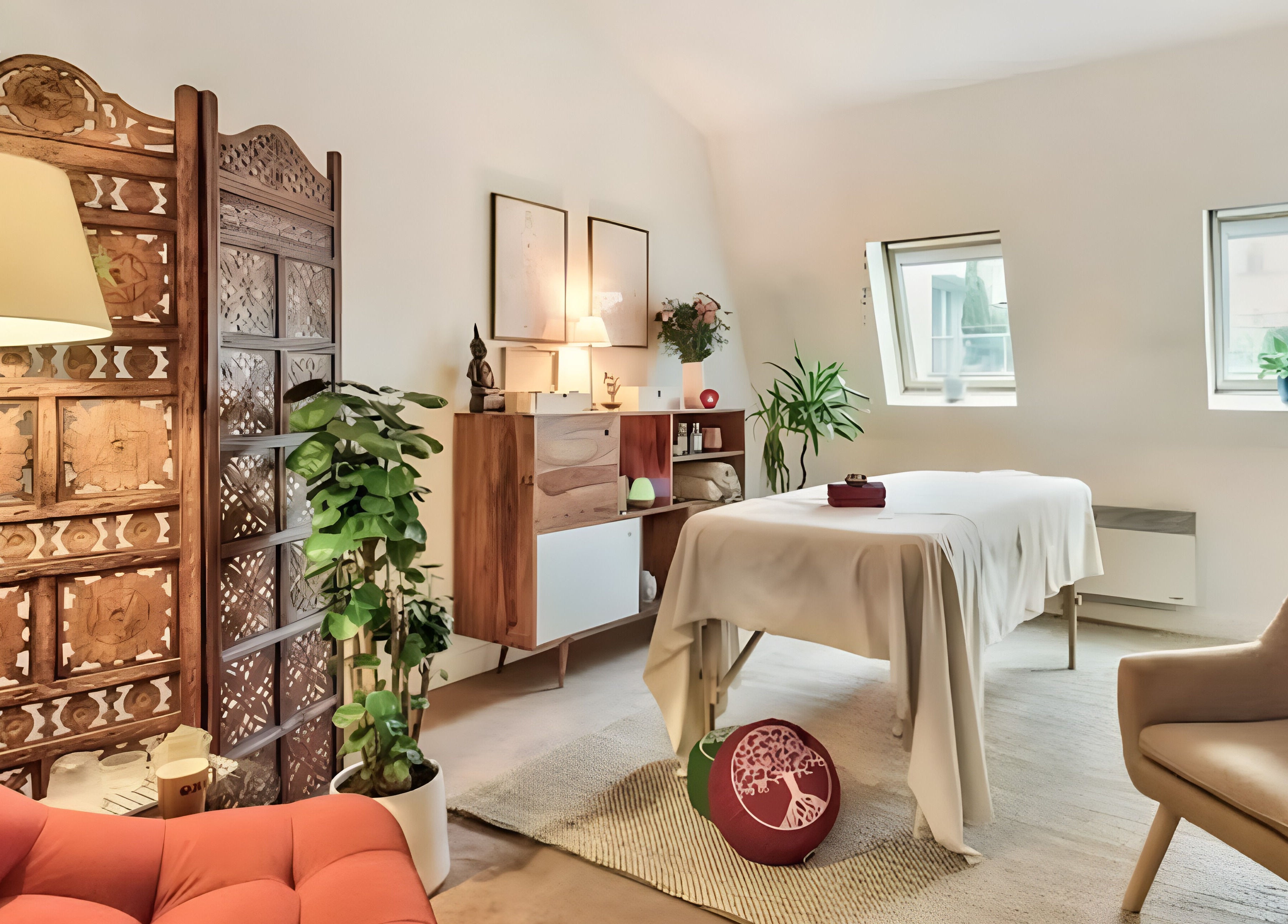 Salle de bien-être au Le Studio Mass'Fly Paris, Paris, Île-de-France, FR, avec table de massage et décor apaisant.