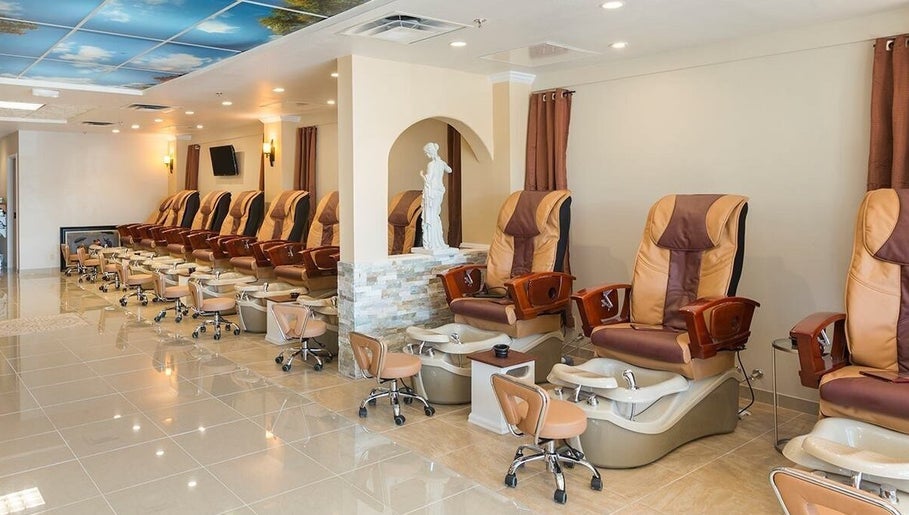 TT Nail Lounge image 1