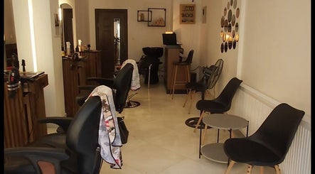 Chic interior of Barber Shop Labi, Prishtina, XK with sleek chairs and stylish decor.